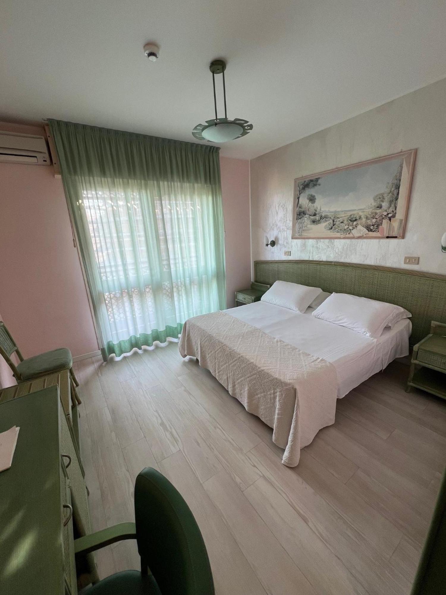 American Hotel