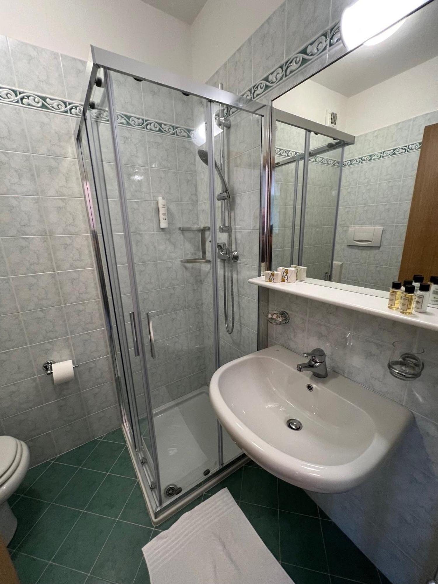American Hotel 3*